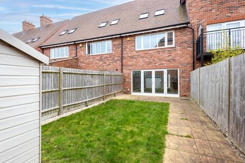 3 bedroom townhouse to rent, Henry Darlot Drive, London