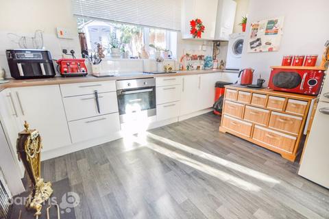 6 Cawthorne Close, Rotherham, S65 3RS