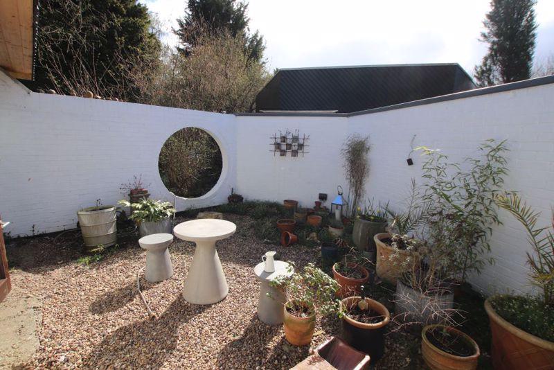 Courtyard garden to