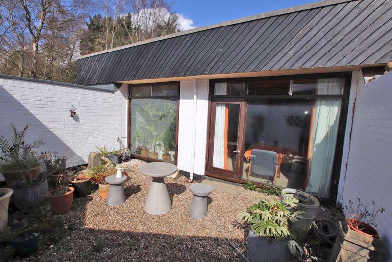 Courtyard garden to