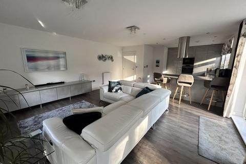 3 bedroom apartment for sale, Pwllycrochan Avenue, Colwyn Bay