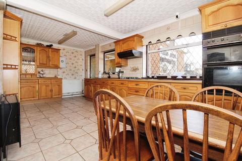3 bedroom end of terrace house for sale, Kings Road, Rushall, WS4 1JB