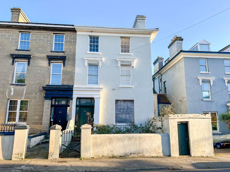 42 Victoria Road,