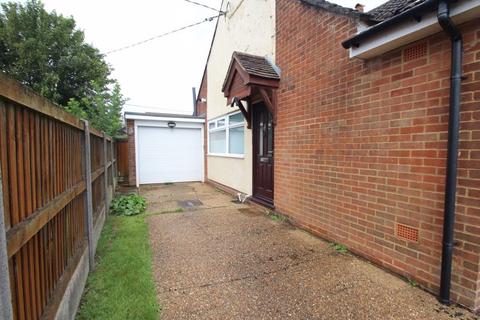 2 bedroom bungalow for sale, Hawkinge - Offers in Excess of £300,000