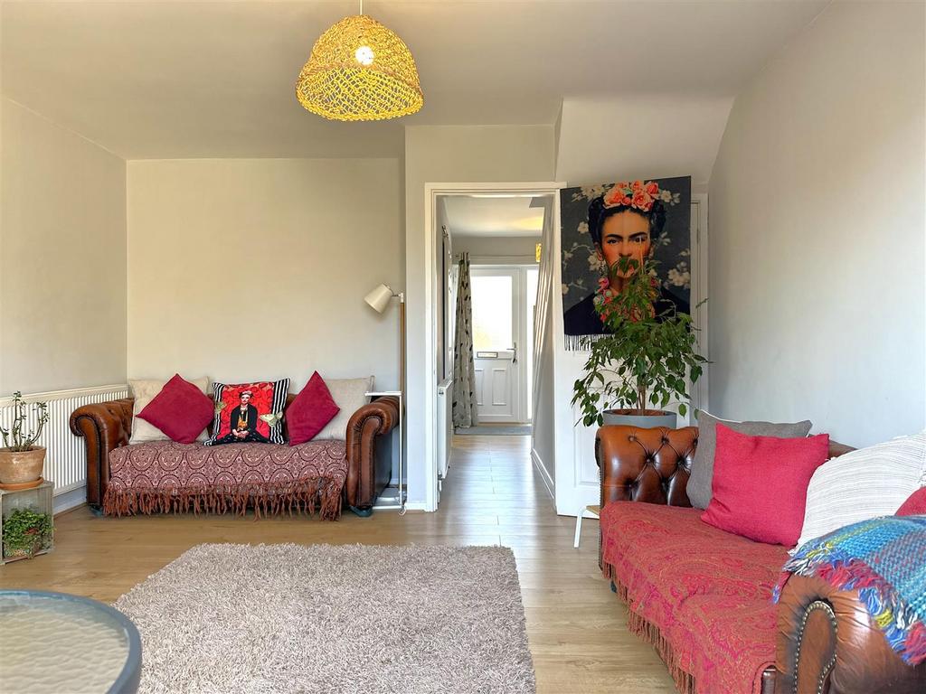 Bright &amp; Airy Internal Space 741