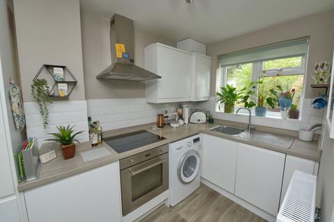 15 Britten Close, Ash, Aldershot, GU12 6LS