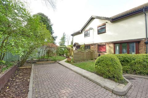 15 Britten Close, Ash, Aldershot, GU12 6LS