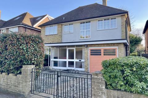 9 Hermitage Close, Claygate, Esher, KT10 0HH