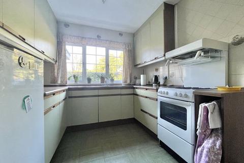 9 Hermitage Close, Claygate, Esher, KT10 0HH