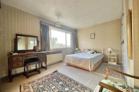 9 Hermitage Close, Claygate, Esher, KT10 0HH