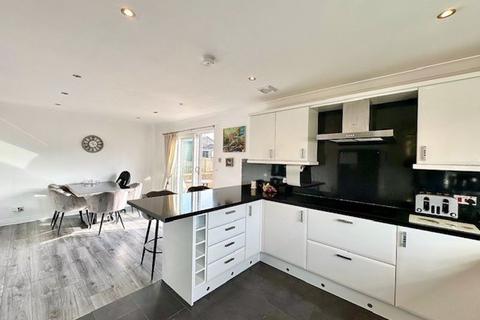 62 Car Road, Cumnock, KA18 1HL