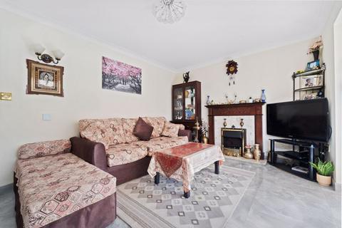 3 Kenny Drive, Carshalton, SM5 4PH