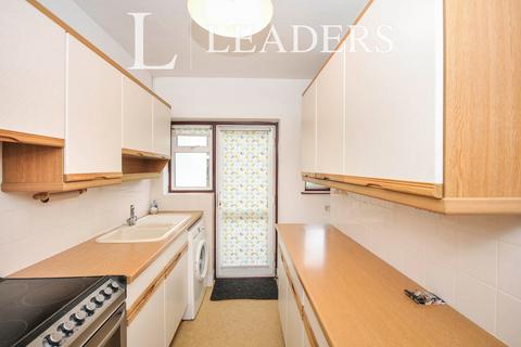 3 bedroom terraced house to rent, Langley Way, BR4