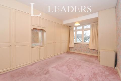 3 bedroom terraced house to rent, Langley Way, BR4