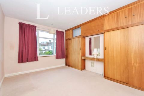 3 bedroom terraced house to rent, Langley Way, BR4