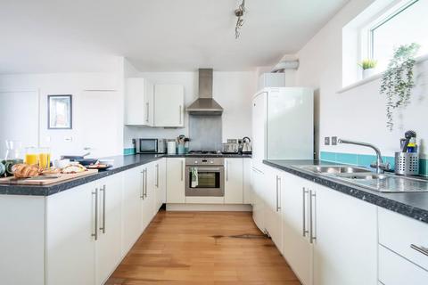 2 bedroom apartment for sale, Kings Arms Court, London, E1