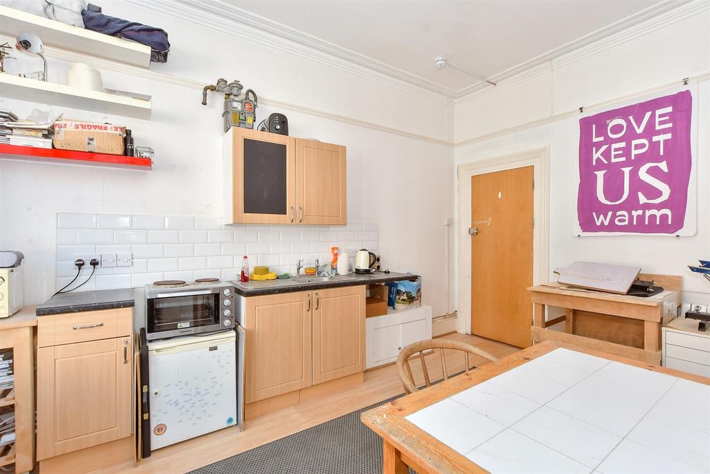 Lounge/Bedroom/ Kitchen