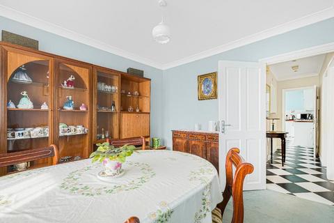 111 Oregon Square, Orpington, BR6 8BE