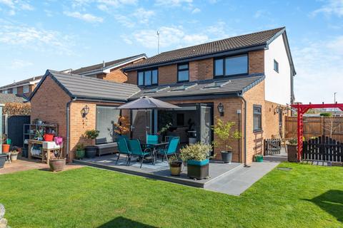 4 bedroom detached house for sale, Fairholme Close, Saughall, CH1