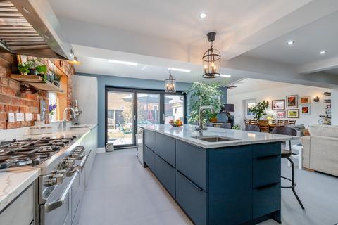 4 bedroom detached house for sale, Fairholme Close, Saughall, CH1