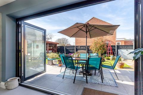 4 bedroom detached house for sale, Fairholme Close, Saughall, CH1