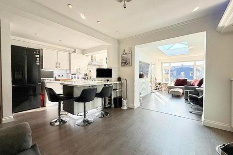 4 bedroom semi-detached house for sale, Graham Gardens, New Bedford Road Area, Luton, Bedfordshire, LU3 1NF