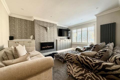 4 bedroom semi-detached house for sale, Graham Gardens, New Bedford Road Area, Luton, Bedfordshire, LU3 1NF