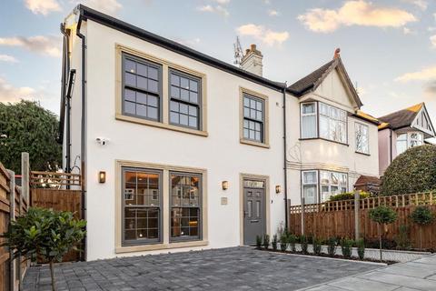 140 Midhurst Road, London, W13 9TP