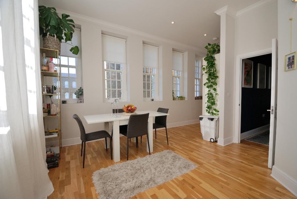 Open-Plan Kitchen/Dining Spaces