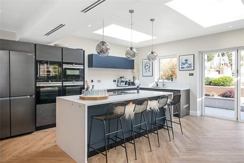 undefined, Mead Way, Coulsdon, CR5