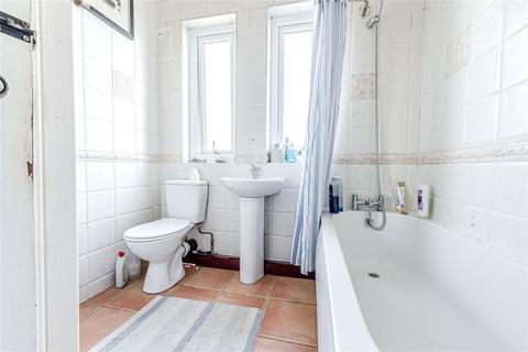 24 Albert Road, Oulton, Leeds, LS26 8TE