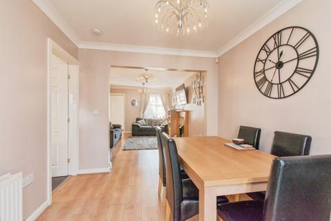 3 bedroom detached house for sale, Champion Avenue, West Yorkshire WF10