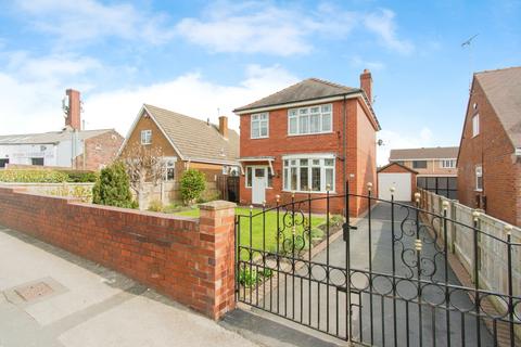 3 bedroom detached house for sale, Aketon Road, West Yorkshire WF10