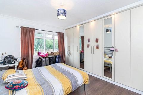 5 bedroom semi-detached house to rent, Robin Hood Way, London SW15
