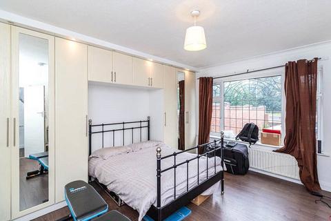 5 bedroom semi-detached house to rent, Robin Hood Way, London SW15