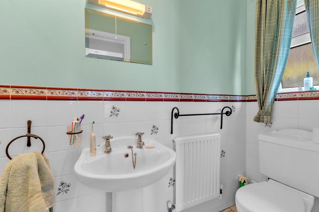 Bedroom 2 en suite