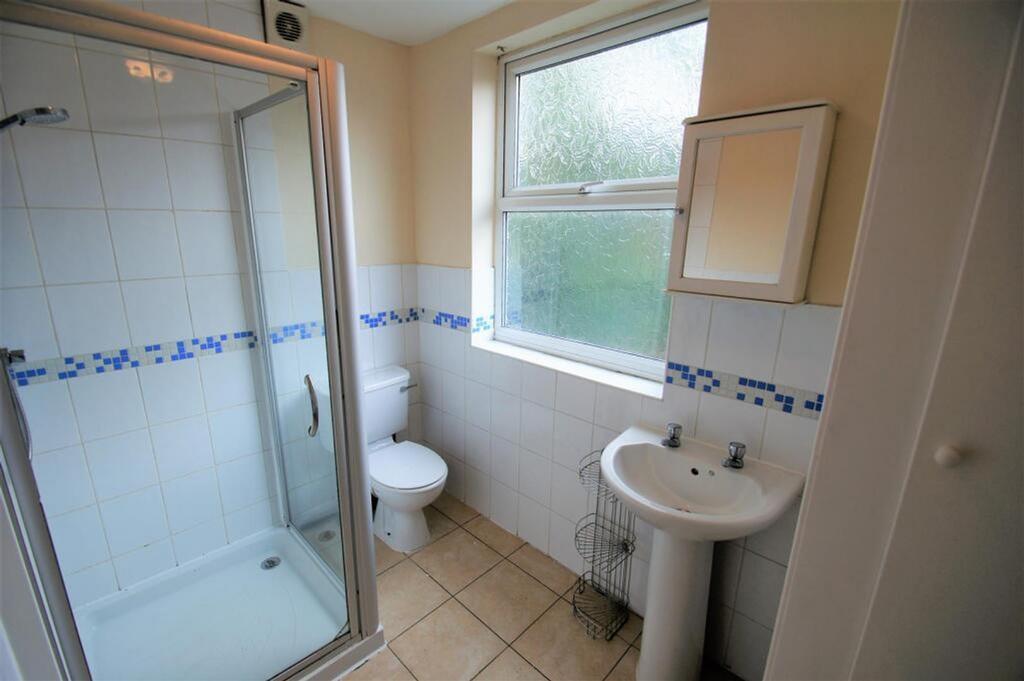 This well-maintained bathroom features a spacio...