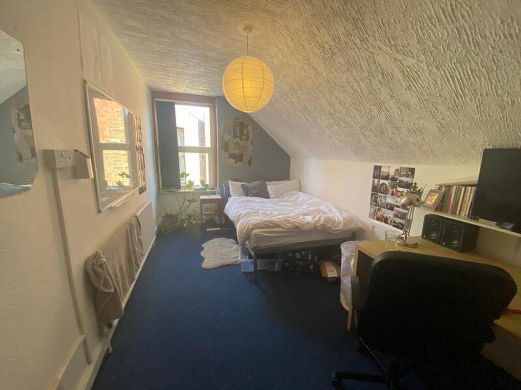 A cozy and inviting double bedroom with ample n...