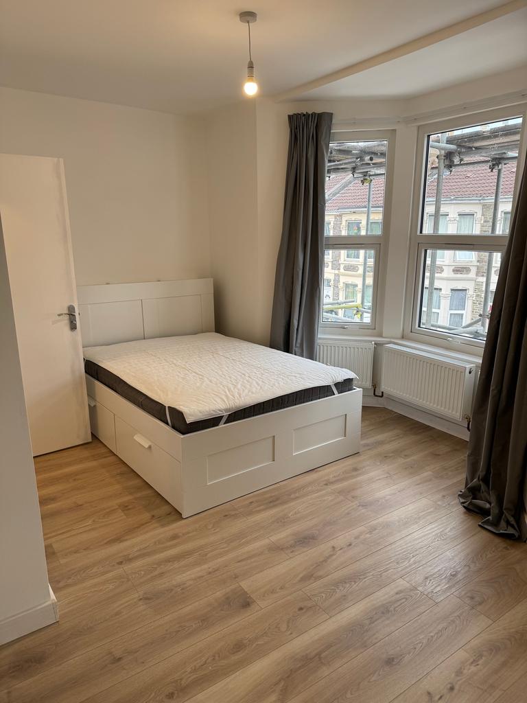 Bright and inviting double bedroom featuring la...