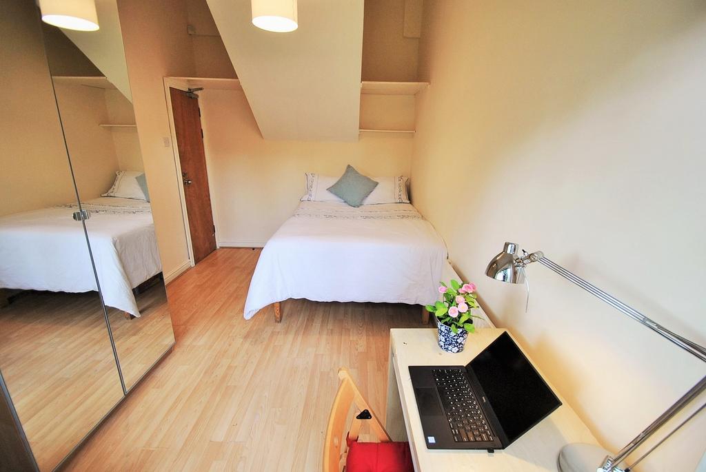 A cozy double bedroom featuring a comfortable b...