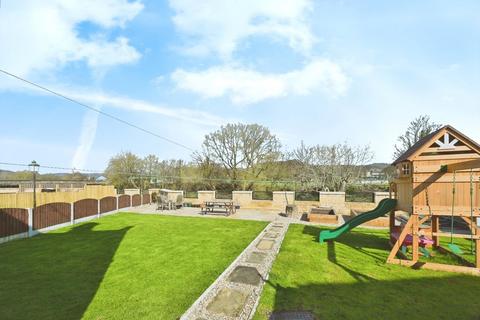 4 Waterloo Crescent, Bradford, BD10 0NQ