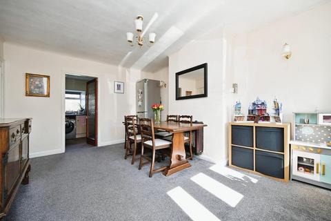 4 Waterloo Crescent, Bradford, BD10 0NQ
