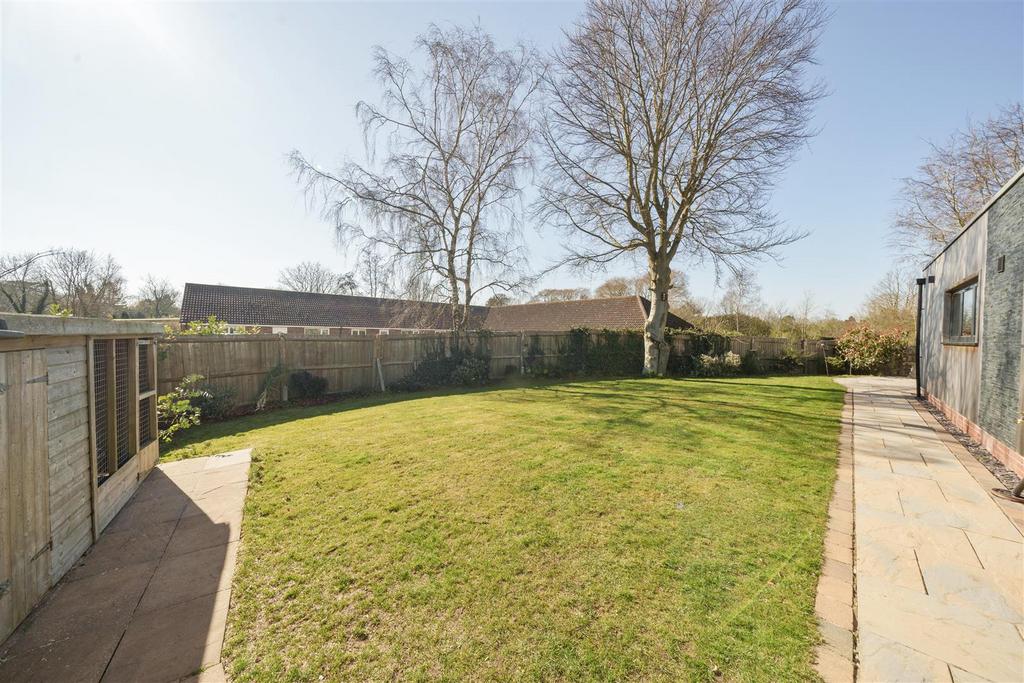 REAR GARDEN.jpg