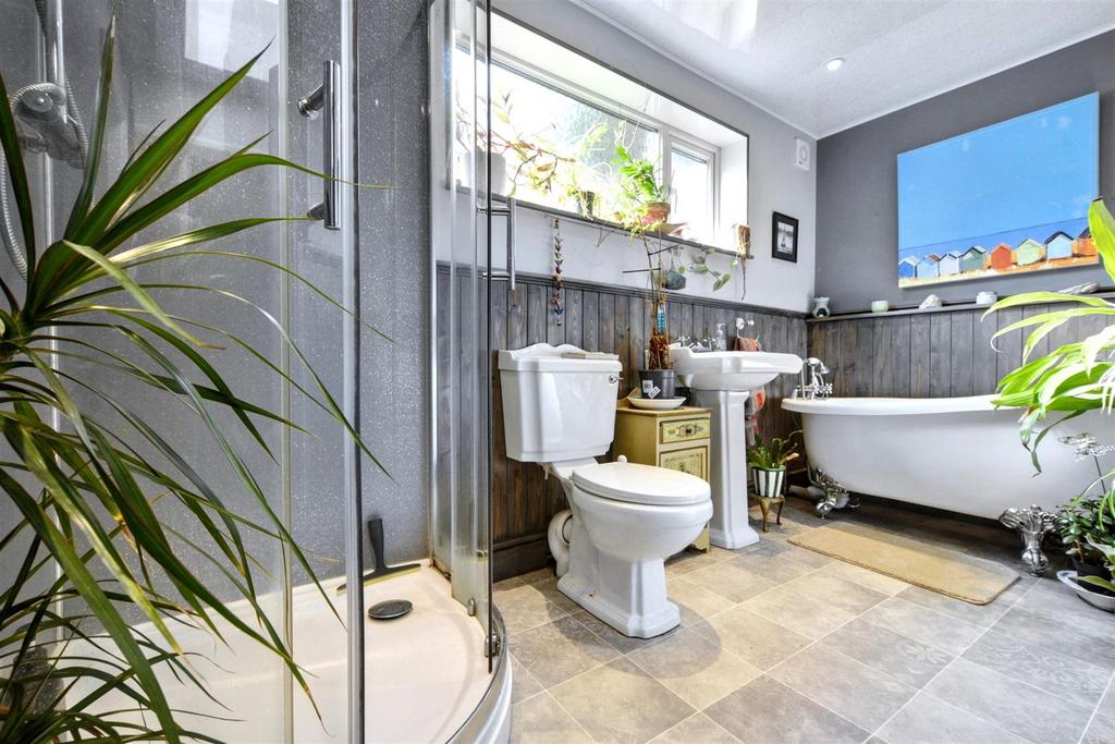 Shower/bathroom