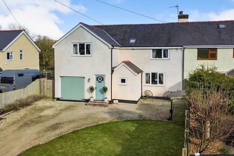 undefined, Maes Llan, Mold CH7