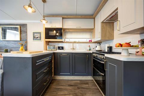 undefined, 18 Flying Horseshoe Caravan Park, Clapham Station