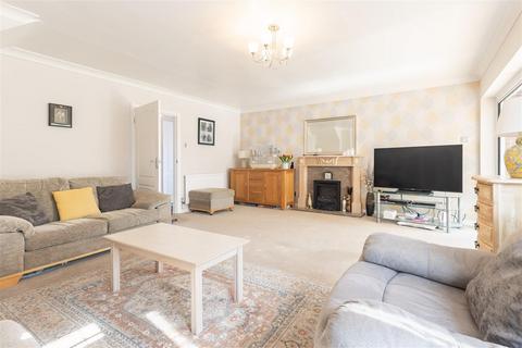 81 Thornhill, North Weald, Epping, CM16 6DW