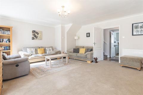 81 Thornhill, North Weald, Epping, CM16 6DW