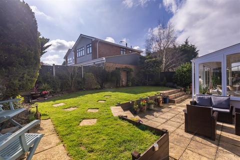 81 Thornhill, North Weald, Epping, CM16 6DW