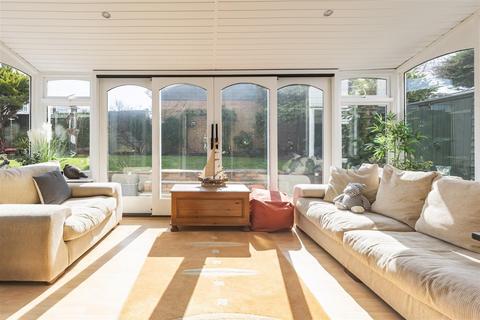 81 Thornhill, North Weald, Epping, CM16 6DW